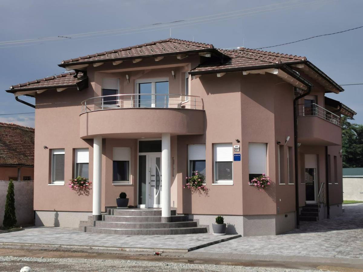 Apartman Bozur **** Satnica Dakovacka Exterior foto