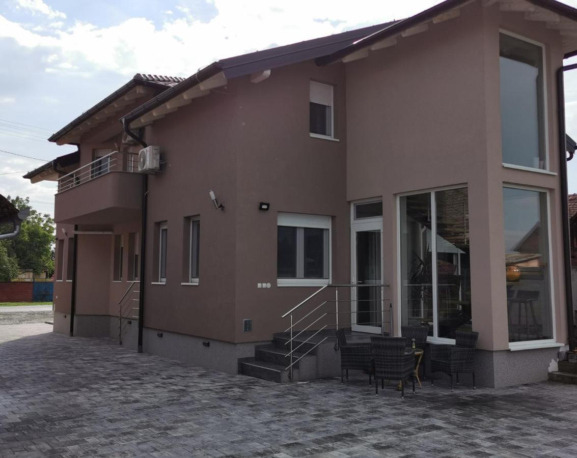 Apartman Bozur **** Satnica Dakovacka Exterior foto