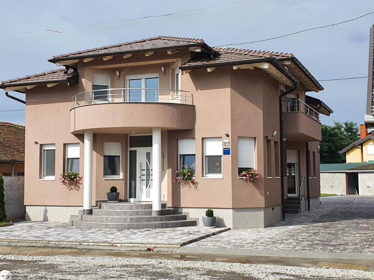 Apartman Bozur **** Satnica Dakovacka Exterior foto